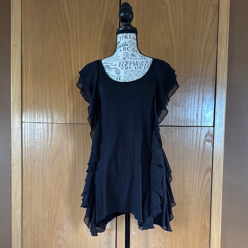 Romeo & Juliet Couture Black Ruffled Asymmetrical Blouse